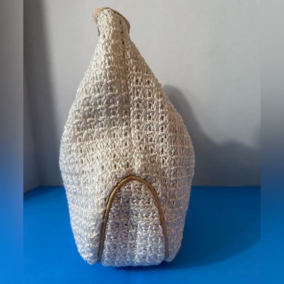 Elegant Cream Woven Shoulder Bag - Picture 7 of 9